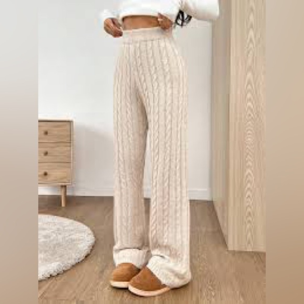 BUNDLE,Cozy Knit & Fleece Comfy Pants, Both Size Small
& in Excellent Condition